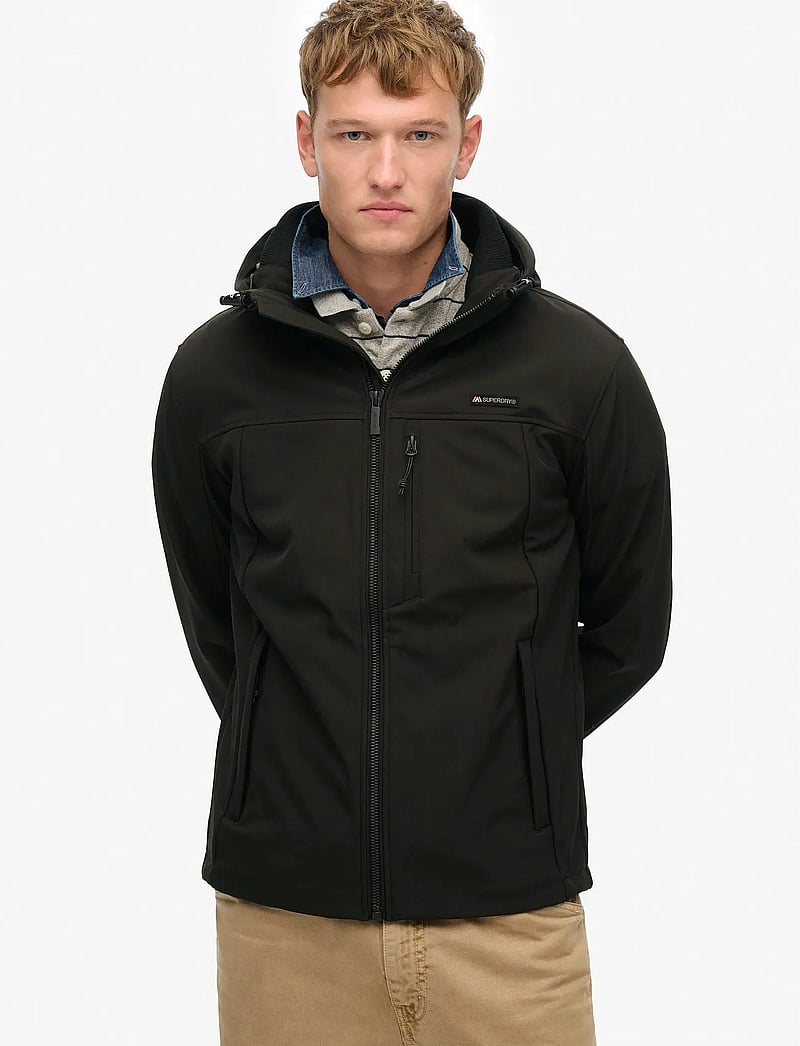 Superdry - HOODED SOFT SHELL TREKKER JKT - vinterjakker - black - 3