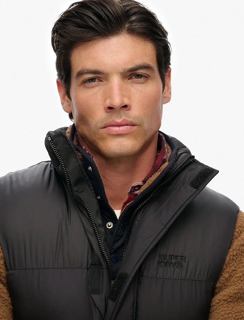 Superdry - TECH PADDED GILET - västar - black - 2