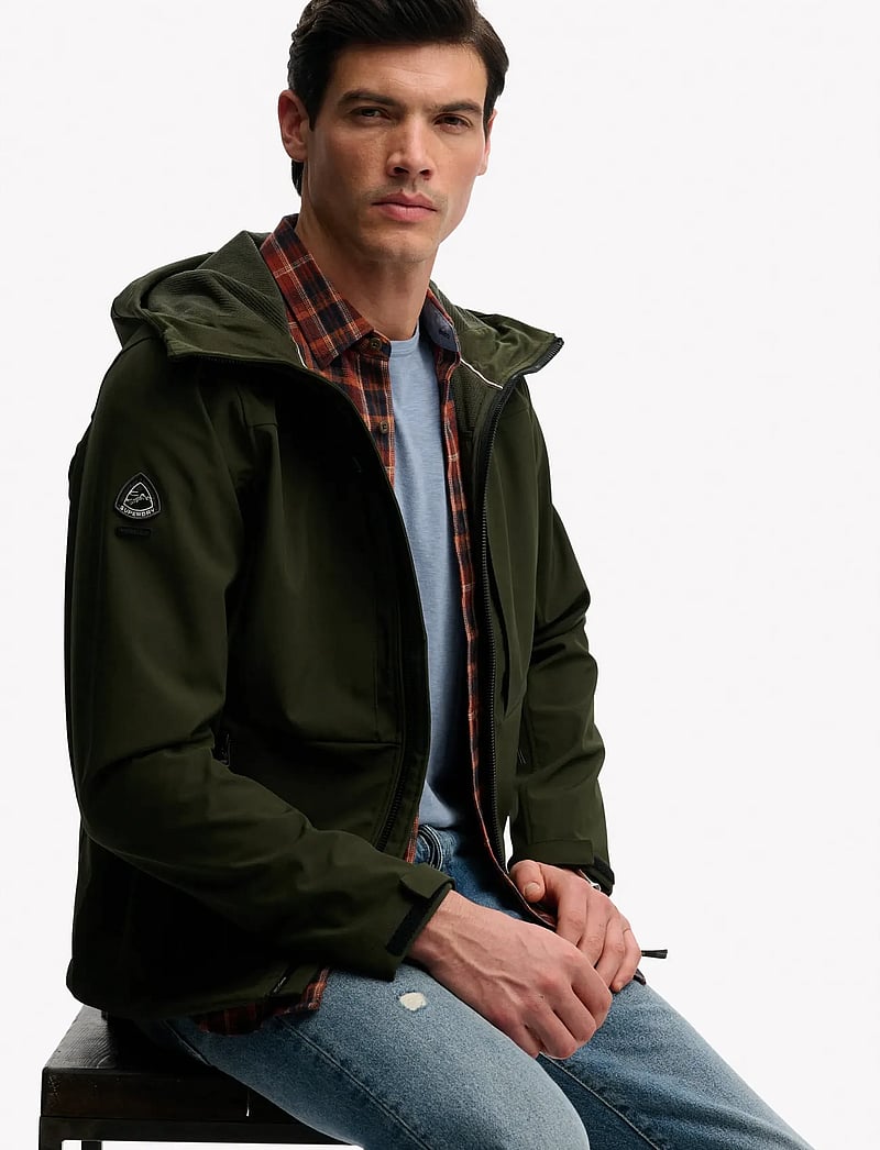 Superdry - HOODED SOFTSHELL TREKKER JKT - outdoor jackets - surplus goods olive green - 4
