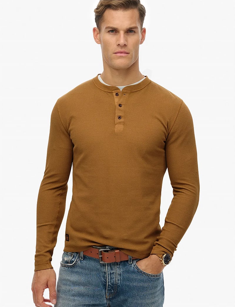 Superdry - WAFFLE LONG SLEEVE HENLEY TOP - langärmelig - classic brown camel - 0