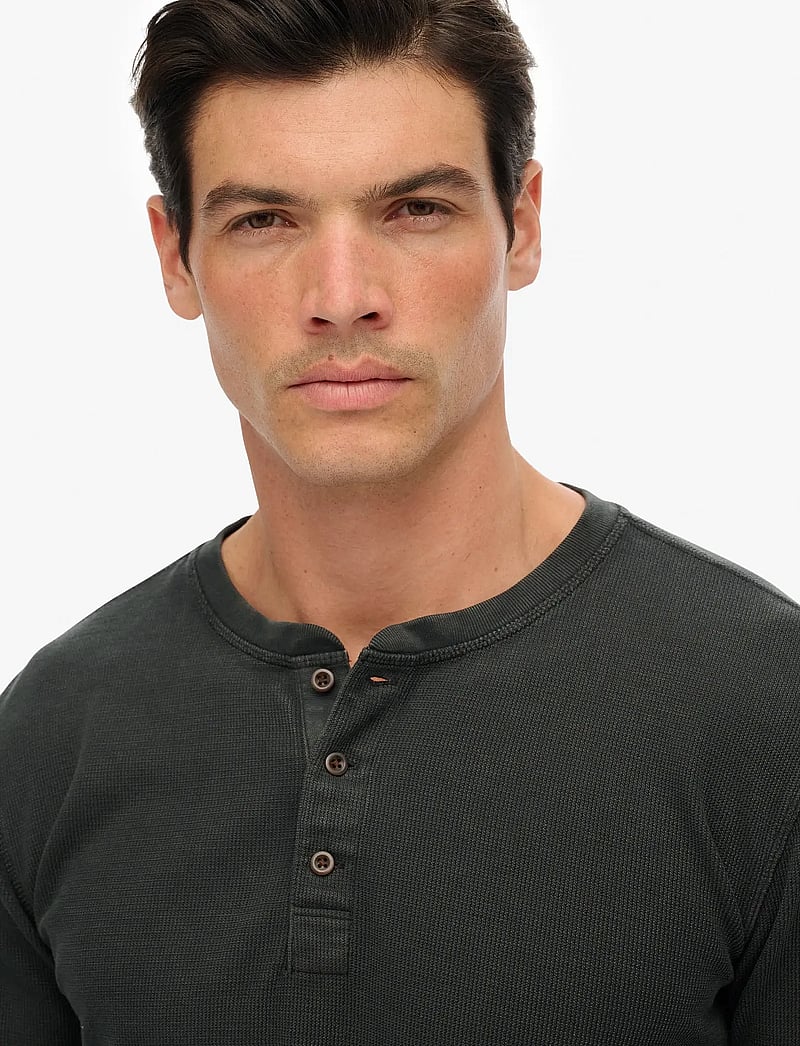 Superdry - WAFFLE LONG SLEEVE HENLEY TOP - langärmelig - washed black - 2