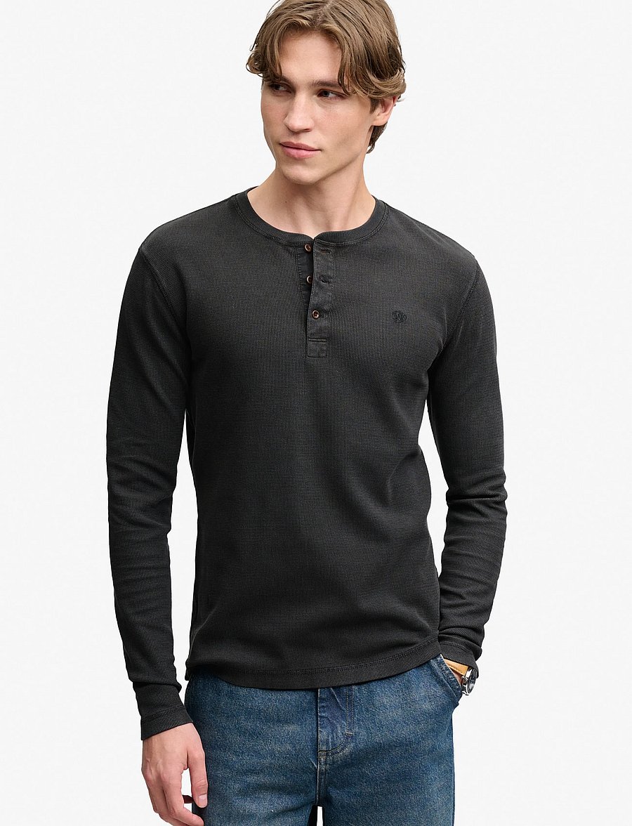 Superdry - WAFFLE LONG SLEEVE HENLEY TOP - langärmelige strick-polohemden - washed black - 0