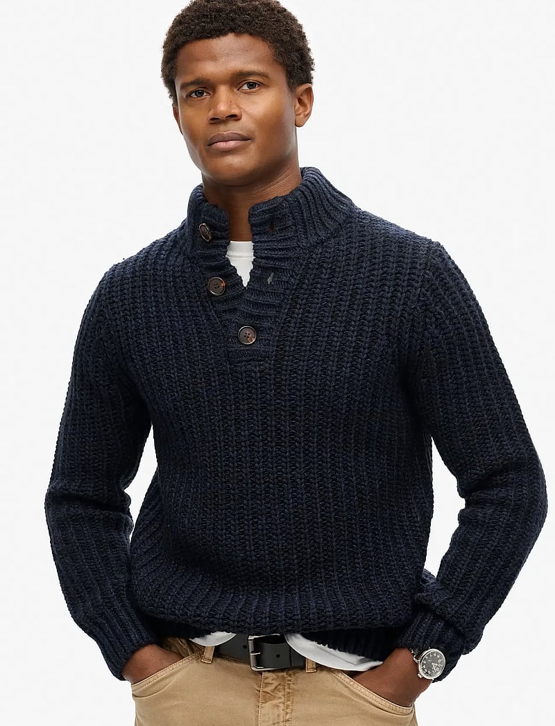 Superdry Chunky Knit Henley (SDM6110589A) Pullover mit halbem