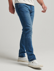 Superdry - VINTAGE SLIM STRAIGHT JEAN - džinsa bikses ar tievām starām - mercer mid blue - 4