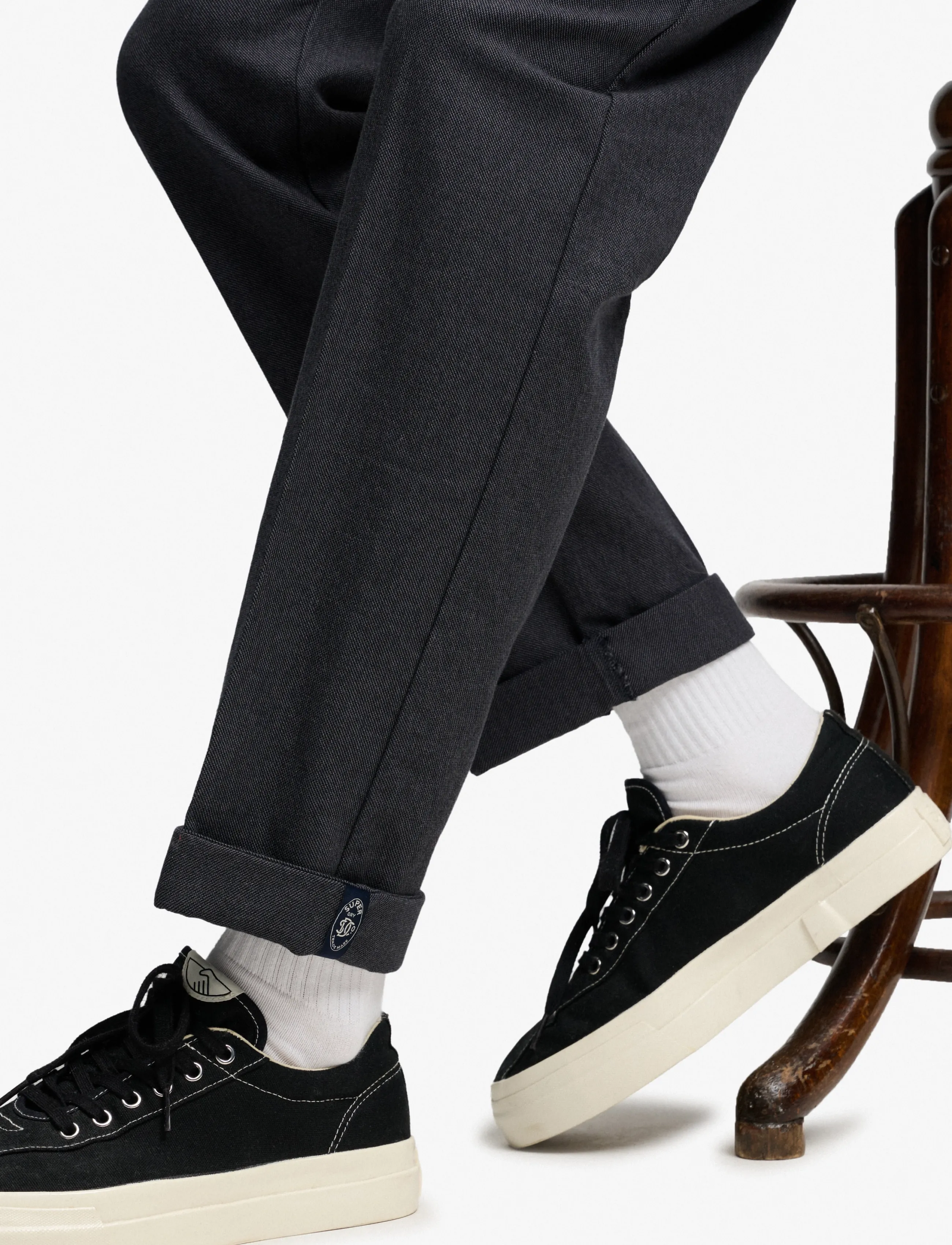 Superdry Chinos Premium Textured Regular kolgrå byxor herr – bild 6