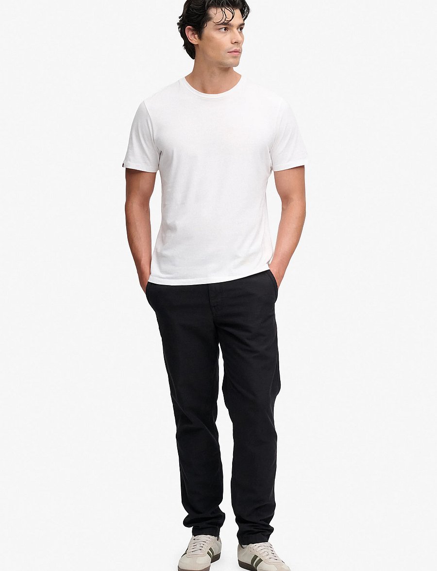 Superdry - TAPERED WASHED CHINO - chino-püksid - jet black - 0