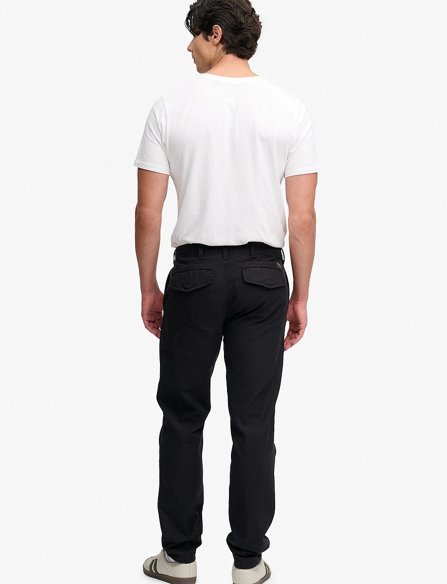 Superdry - TAPERED WASHED CHINO - chino-püksid - jet black - 5