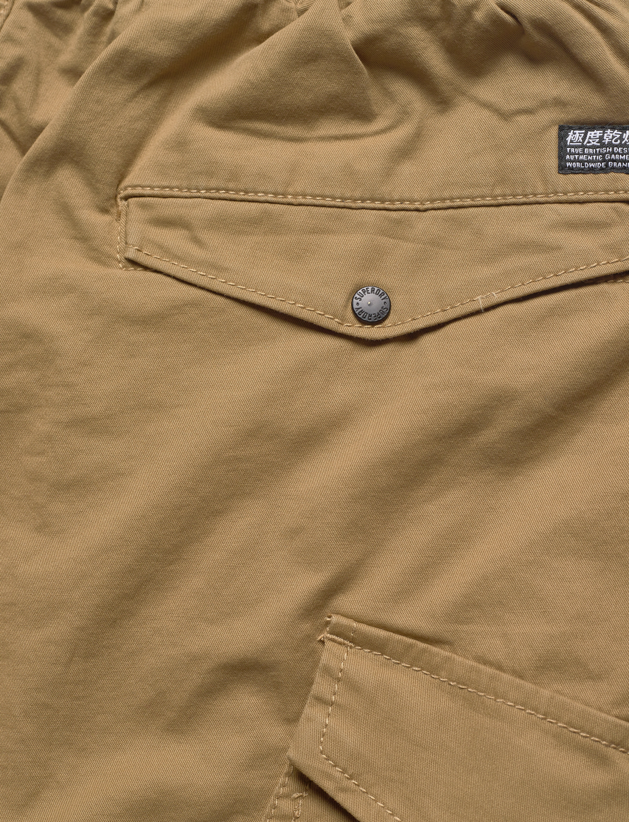 Superdry - WORLDWIDE CARGO SHORT - cotswold gold - 4