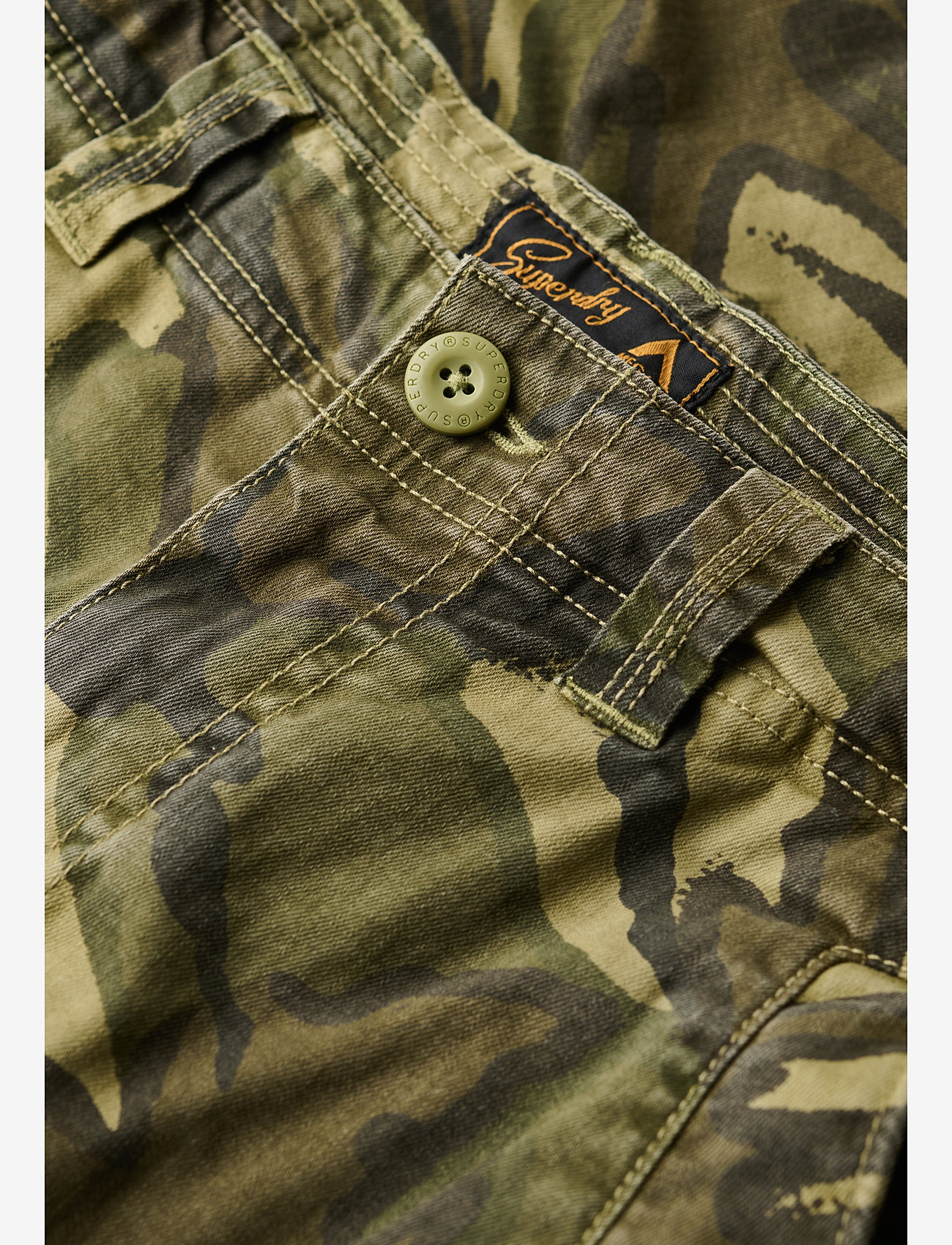 Superdry - CORE CARGO SHORT - cargo shorts - outline camo - 2