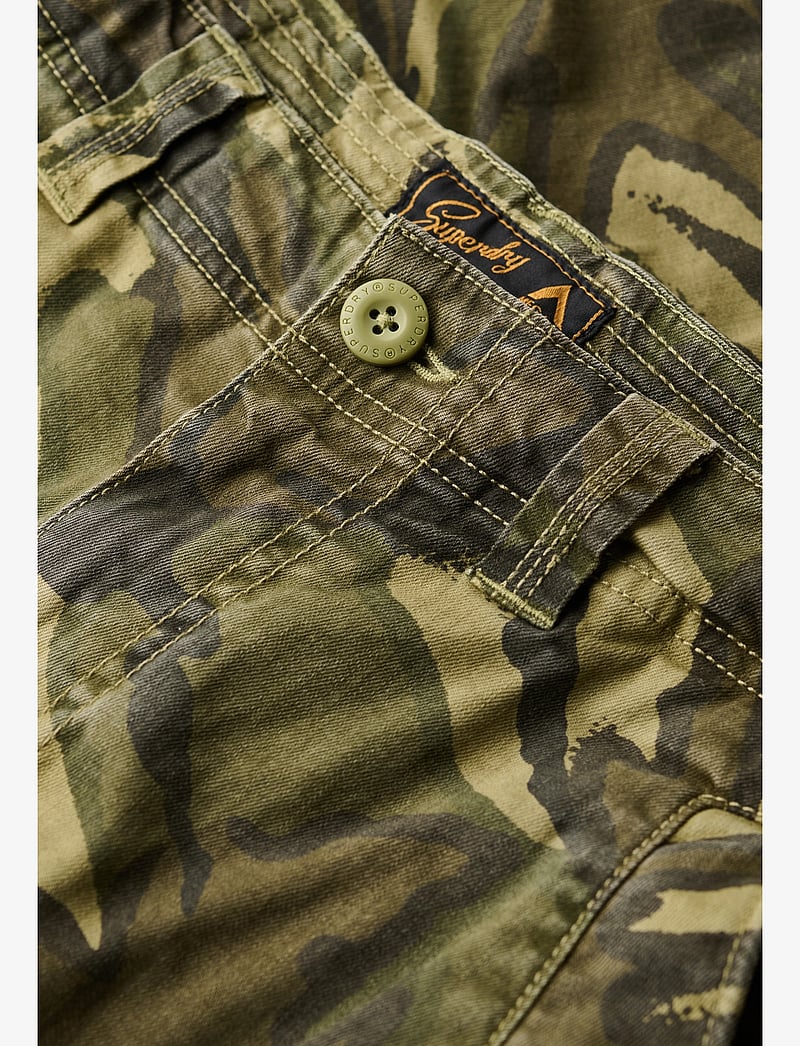 Superdry - CORE CARGO SHORT - cargo shorts - outline camo - 2