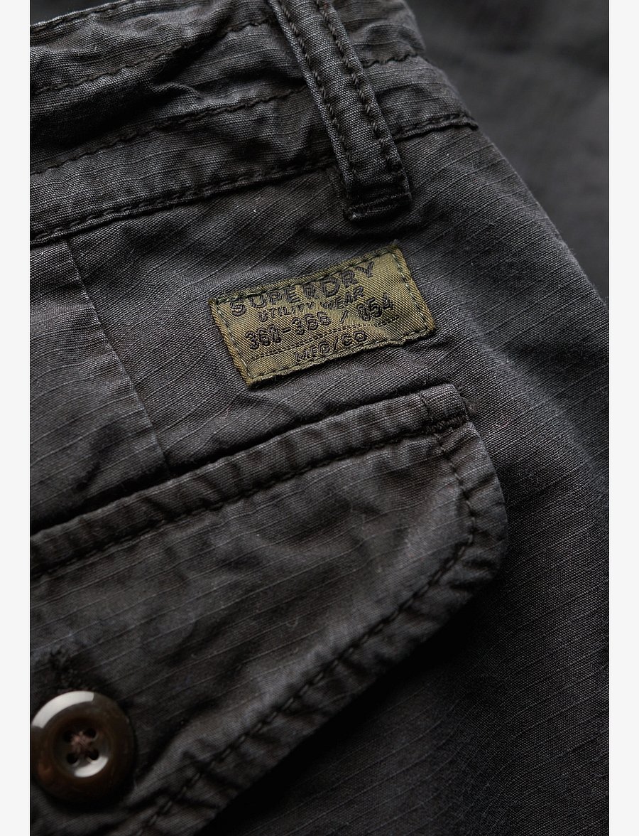 Superdry - PARACHUTE LIGHT SHORT - cargo shorts - blackboard - 2