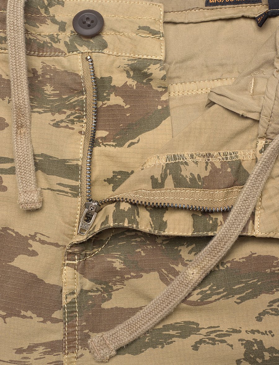 Superdry - PARACHUTE LIGHT SHORT - cargo shorts - lizard camo desert - 4
