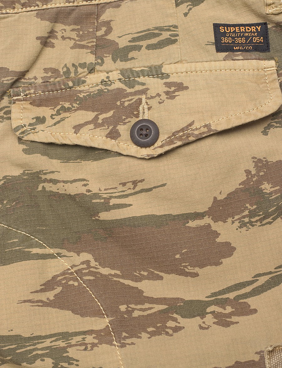 Superdry - PARACHUTE LIGHT SHORT - cargo shorts - lizard camo desert - 5