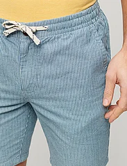 Superdry - INDIGO BERMUDA SHORT - casual shorts - washed indigo chalk stripe - 4