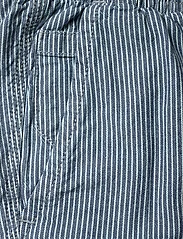 Superdry - INDIGO BERMUDA SHORT - kasdienio stiliaus šortai - washed indigo chalk stripe - 5