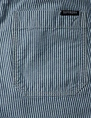 Superdry - INDIGO BERMUDA SHORT - kasdienio stiliaus šortai - washed indigo chalk stripe - 7