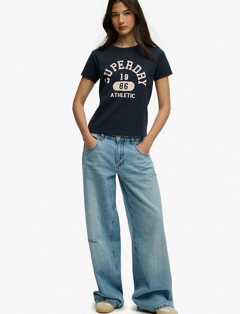 Superdry - ATH GRAPHIC FITTED TEE - t-shirts - eclipse navy - 4