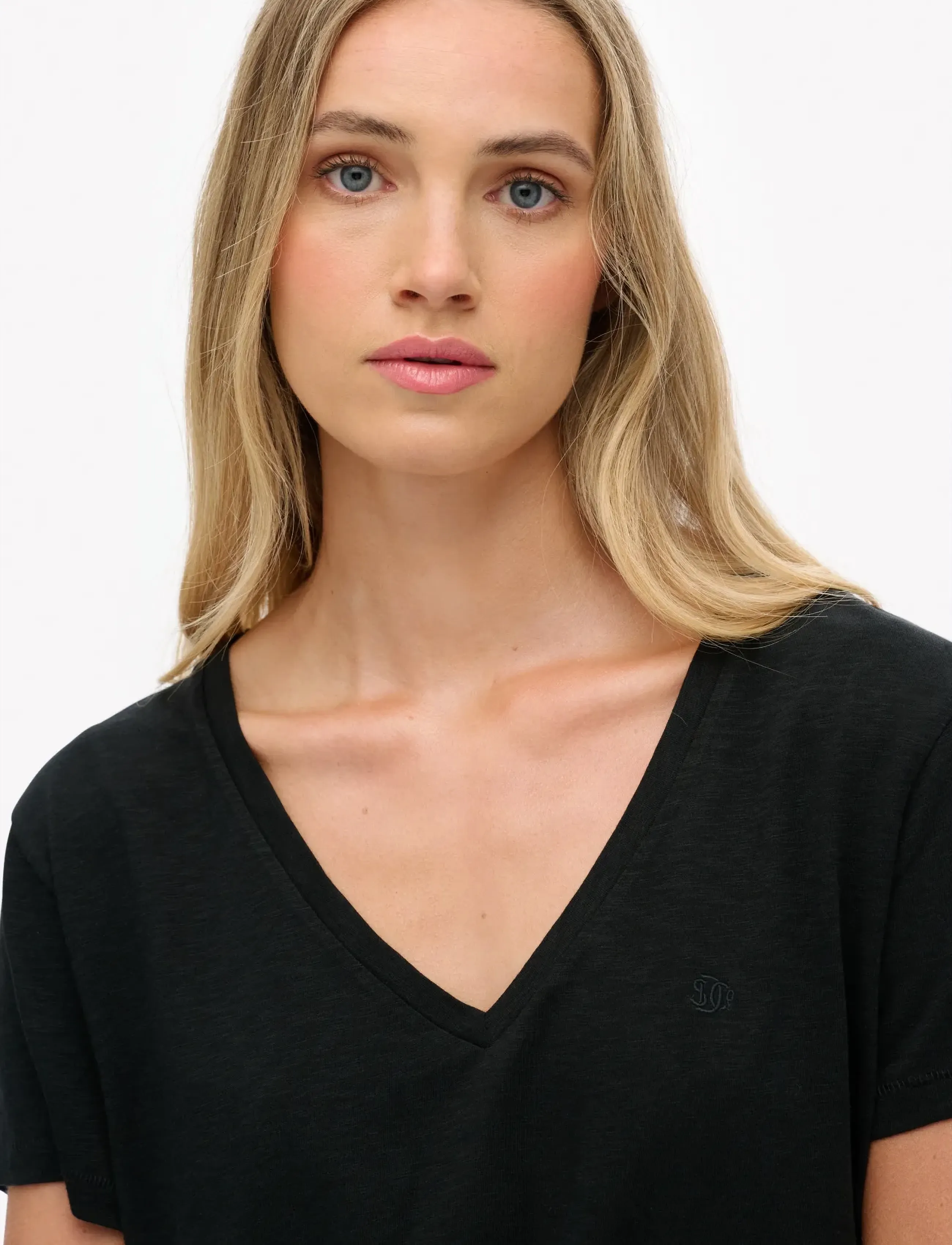 Superdry - STUDIOS SLUB EMB VEE TEE - die niedrigsten preise - black - 2