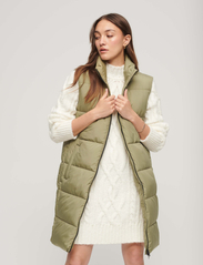 Superdry - STUDIOS LONGLINE QUILTED GILET - down- & padded jackets - tornado green - 0