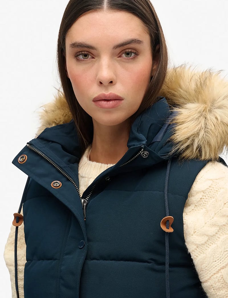 Superdry - VINTAGE EVEREST FAUX FUR GILET - sügisjakid - eclipse navy - 4