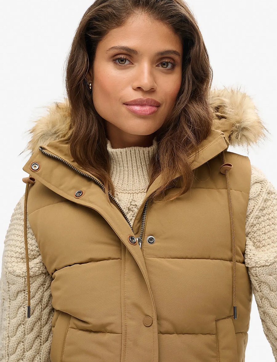 Superdry - VINTAGE EVEREST FAUX FUR GILET - vestes de printemps - sandstone - 2