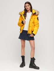 Superdry - EVEREST HOODED PUFFER BOMBER - down- & padded jackets - utah gold yellow - 3