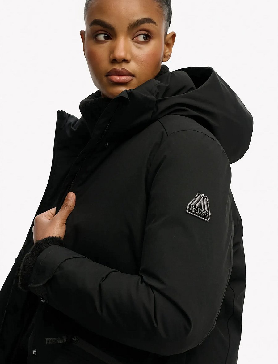 Superdry - CITY FISHTAIL PADDED PARKA - parkas - black - 5