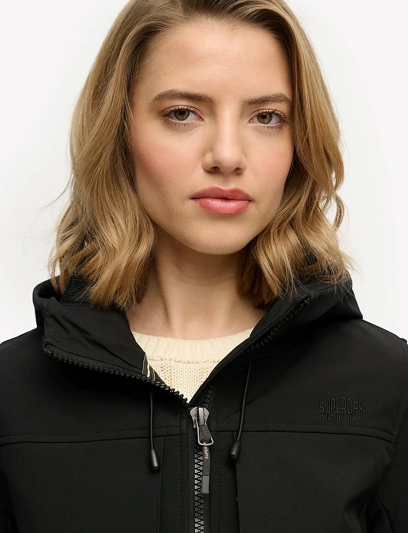 Superdry - HOODED CLASSIC TREKKER JACKET - friluftsjackor - meteorite black - 2