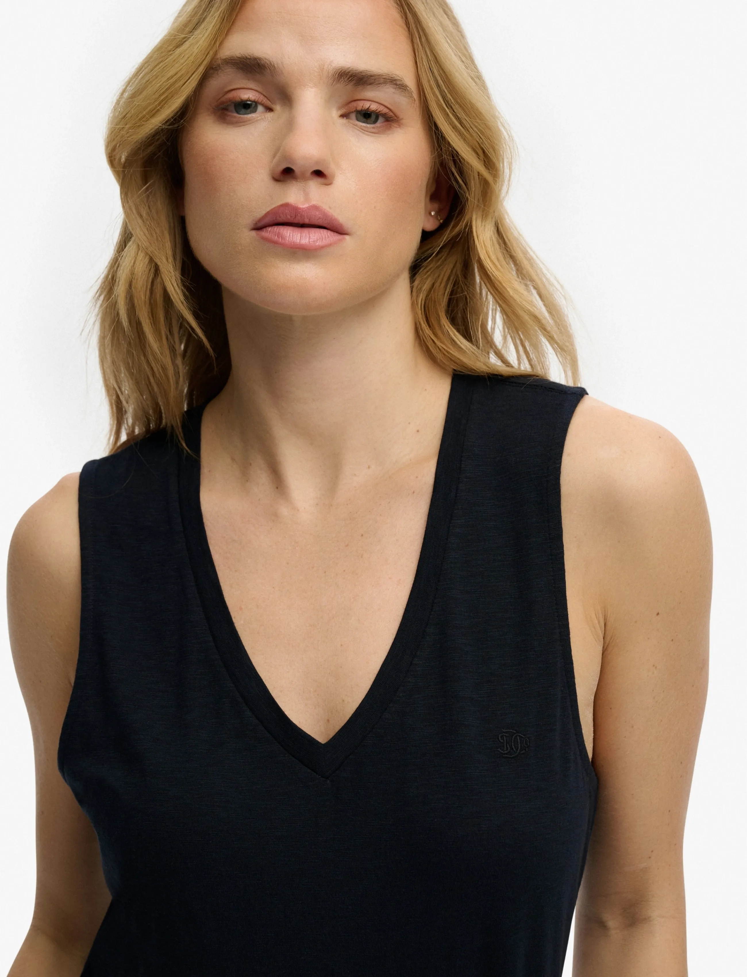 Superdry Studios Vee Neck Vest linnen dam – bild 4