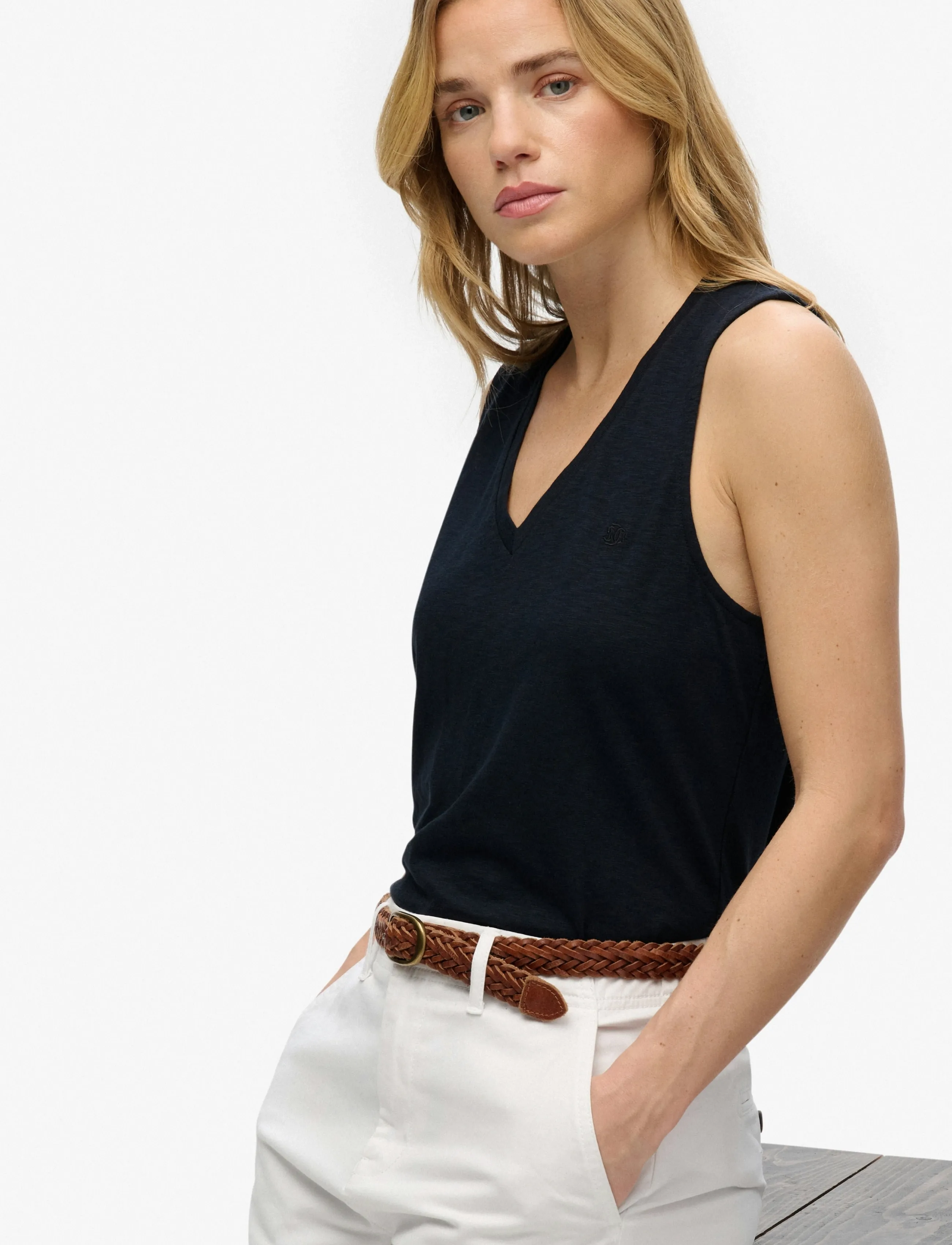 Superdry Studios Vee Neck Vest linnen dam – bild 5