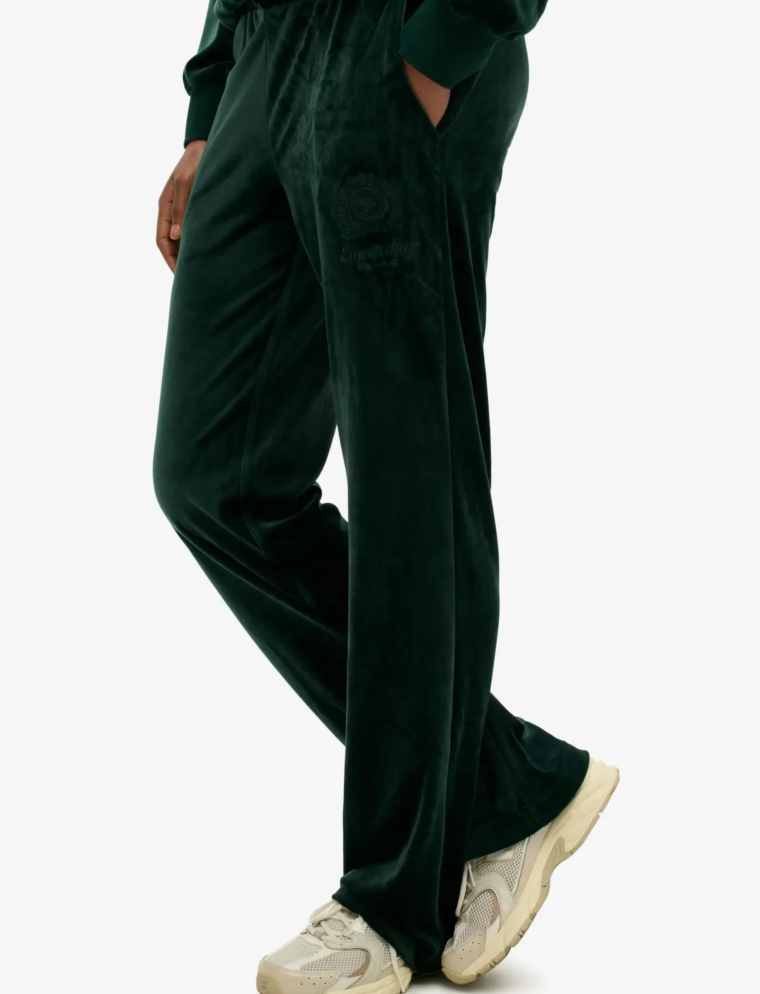 Superdry - COUNTRY CLUB VELOUR JOGGER - bukser med lige ben - enamel green - 4