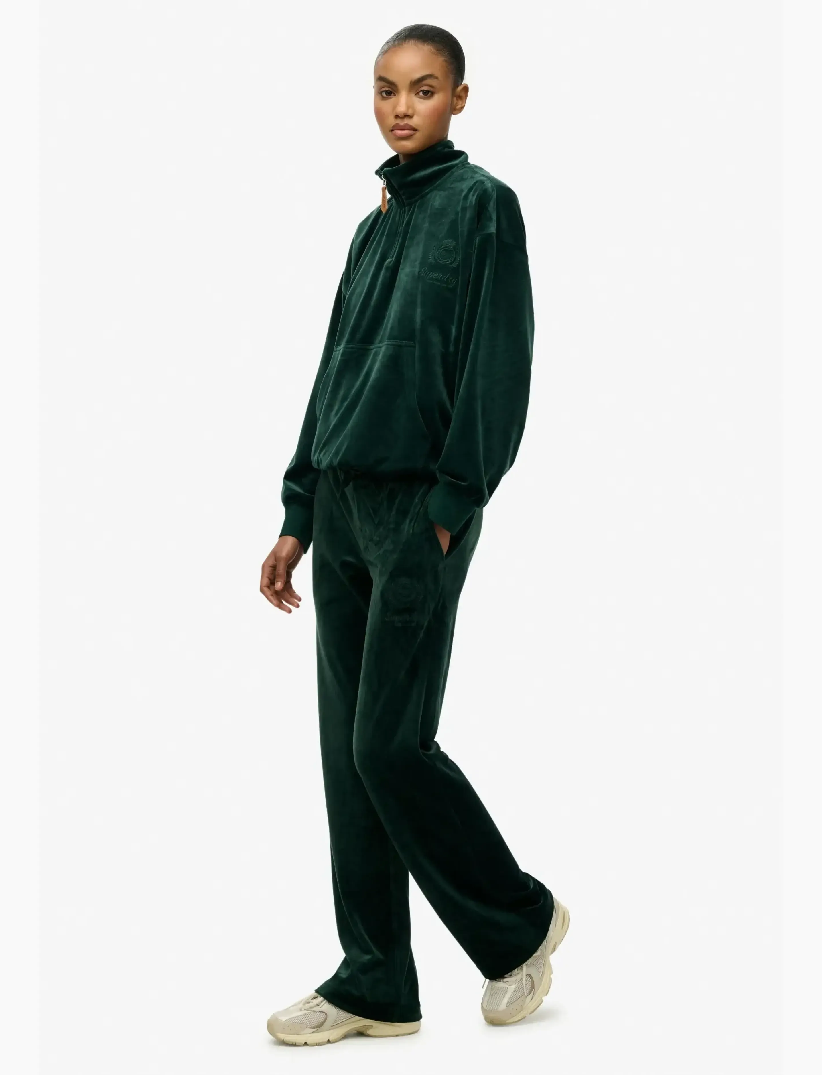 Superdry - COUNTRY CLUB VELOUR JOGGER - bukser med lige ben - enamel green - 5
