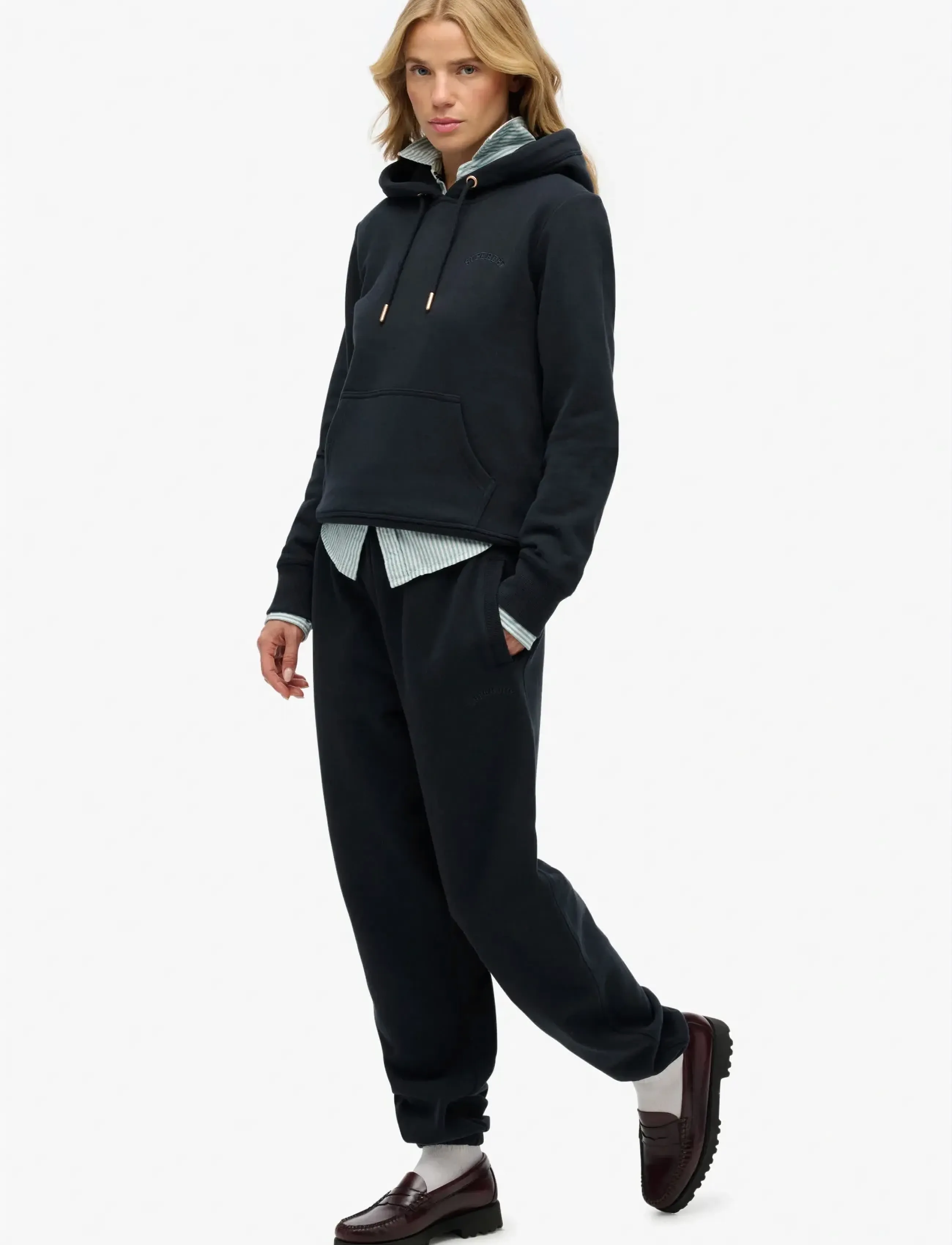 Essential Logo Jogger Hb 6