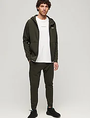 Superdry - SPORT TECH TAPERED JOGGER - pants - army khaki - 6