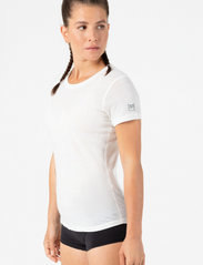 super.natural - W BASE TEE 140 - t-shirts - fresh white - 2