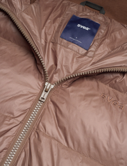 Svea - Mid length beltet coat - down- & padded jackets - dark bark - 3