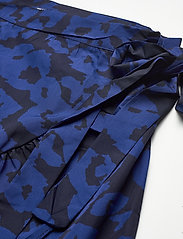 Svea - Wrap Skirt - festklær til outlet-priser - blue leo - 2
