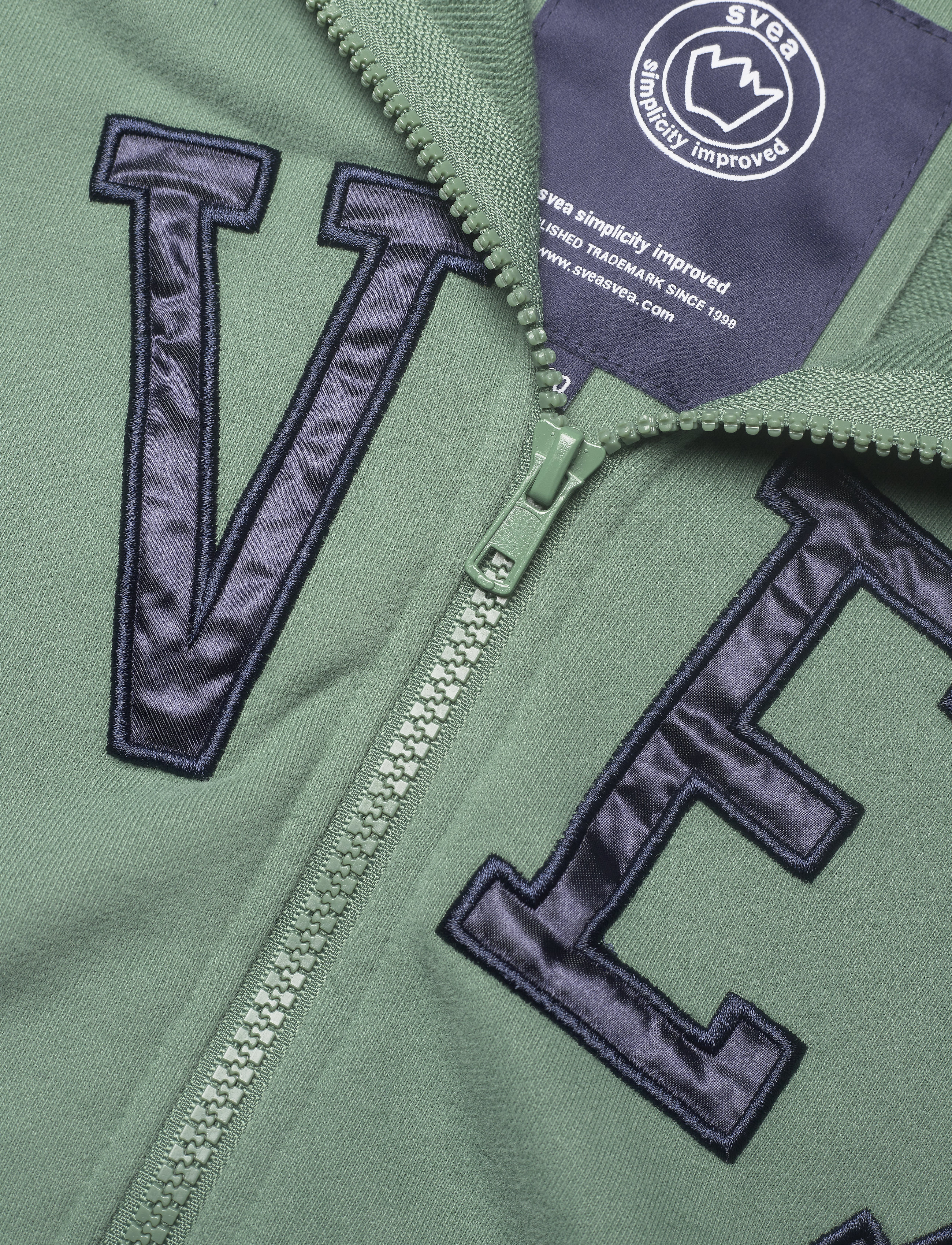 Svea - K. Raglan Zip Hood - grass green - 2