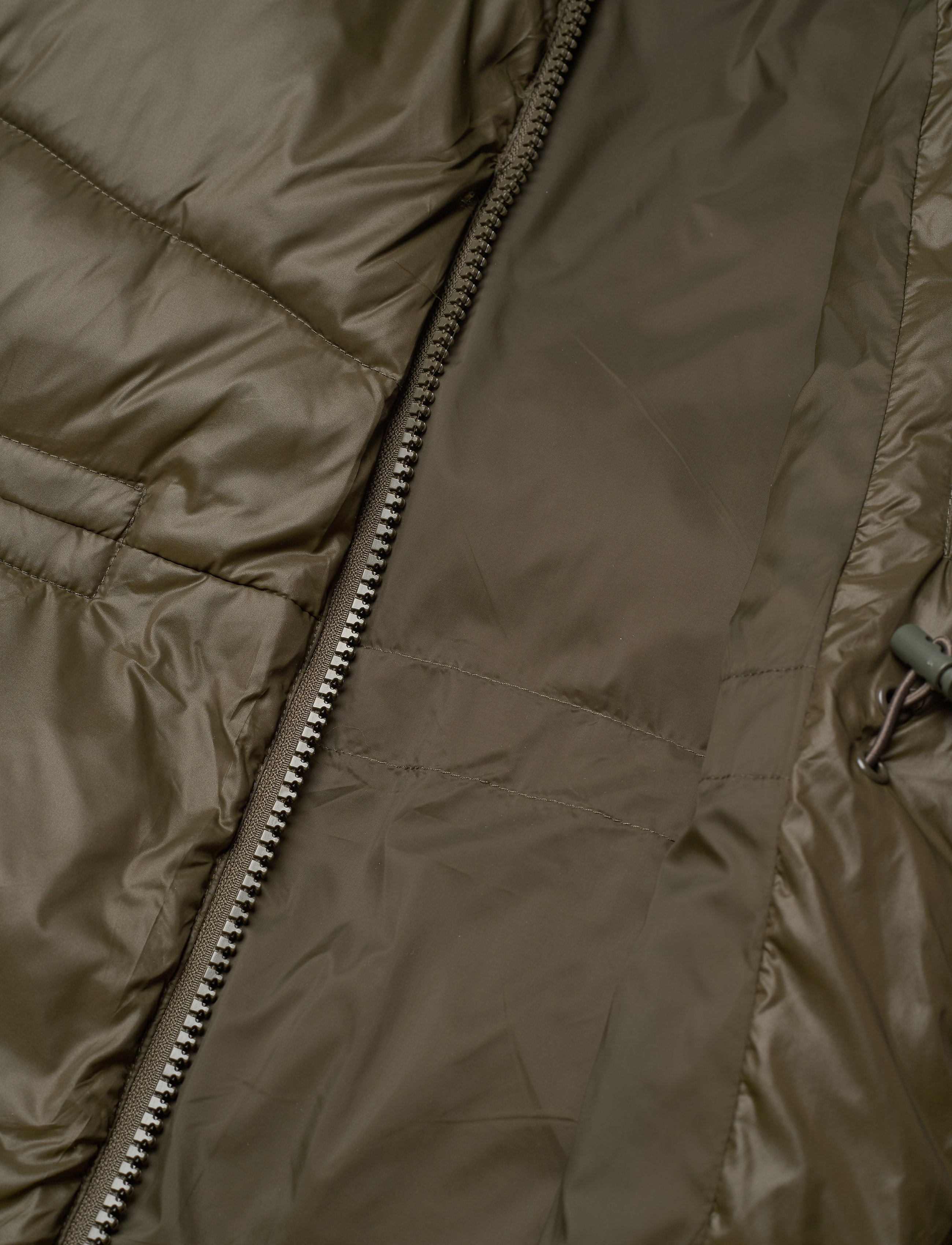 Svea - W. Mid Length Shiny Jacket - army green - 4