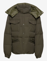 Svea - K. Chest Pocket Parka - insulated jackets - army green - 2