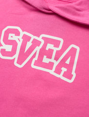 Svea - K. Pocket Hood - hoodies - strong pink - 2