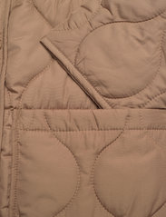 Svea - W. Quilted Jacket - forårsjakker - khaki - 4