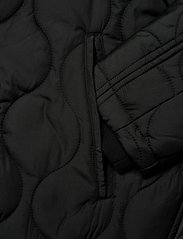 Svea - W. Mid Length Quilted Jacket - frühlingsjacken - black - 5