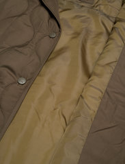 Svea - W. Mid Length Quilted Jacket - kevättakit - dark army - 5