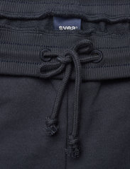 Svea - W. Sweat Shorts - sweat shorts - navy - 4