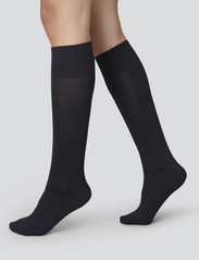 Swedish Stockings - Ingrid Premium knee-high 60D - najniższe ceny - black - 2