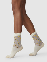Swedish Stockings - Embla Flower Socks - lägsta priserna - cream - 2