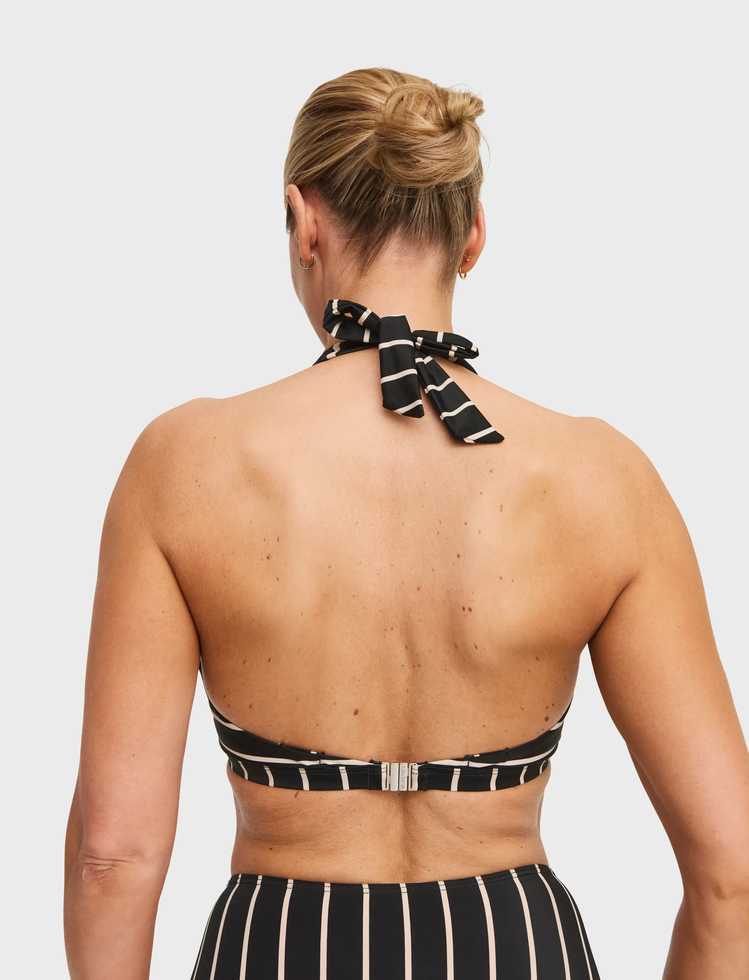 Swegmark - MAUI HALTERNECK BIKINI BRA - kolmnurksed bikiinide ülaosad - black/beige stripe - 3