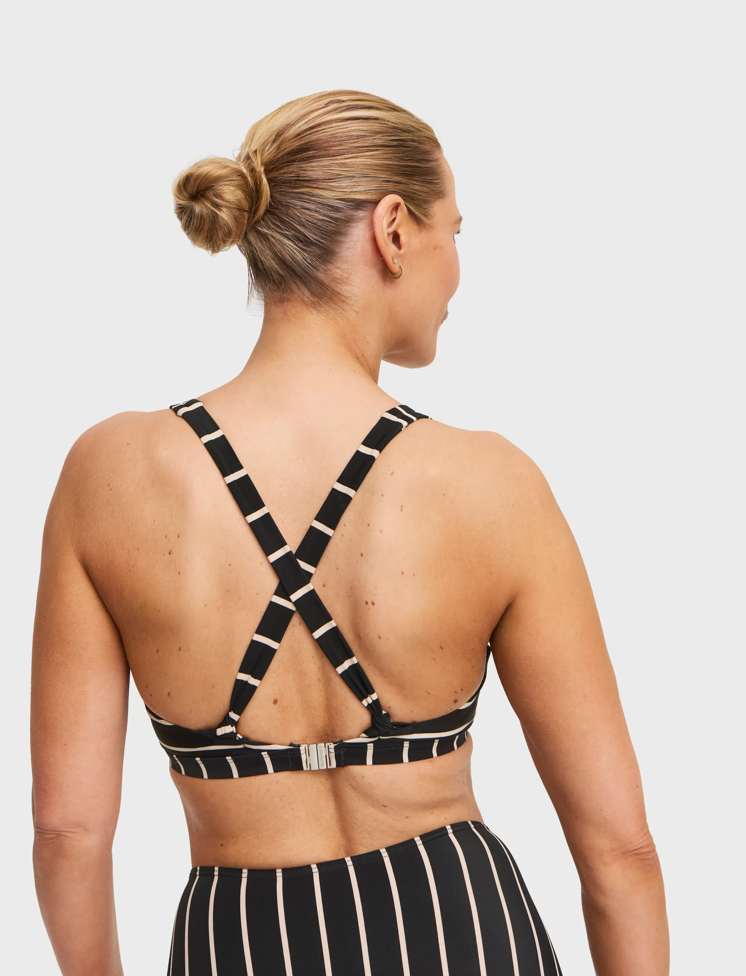 Swegmark - MAUI HALTERNECK BIKINI BRA - kolmnurksed bikiinide ülaosad - black/beige stripe - 5