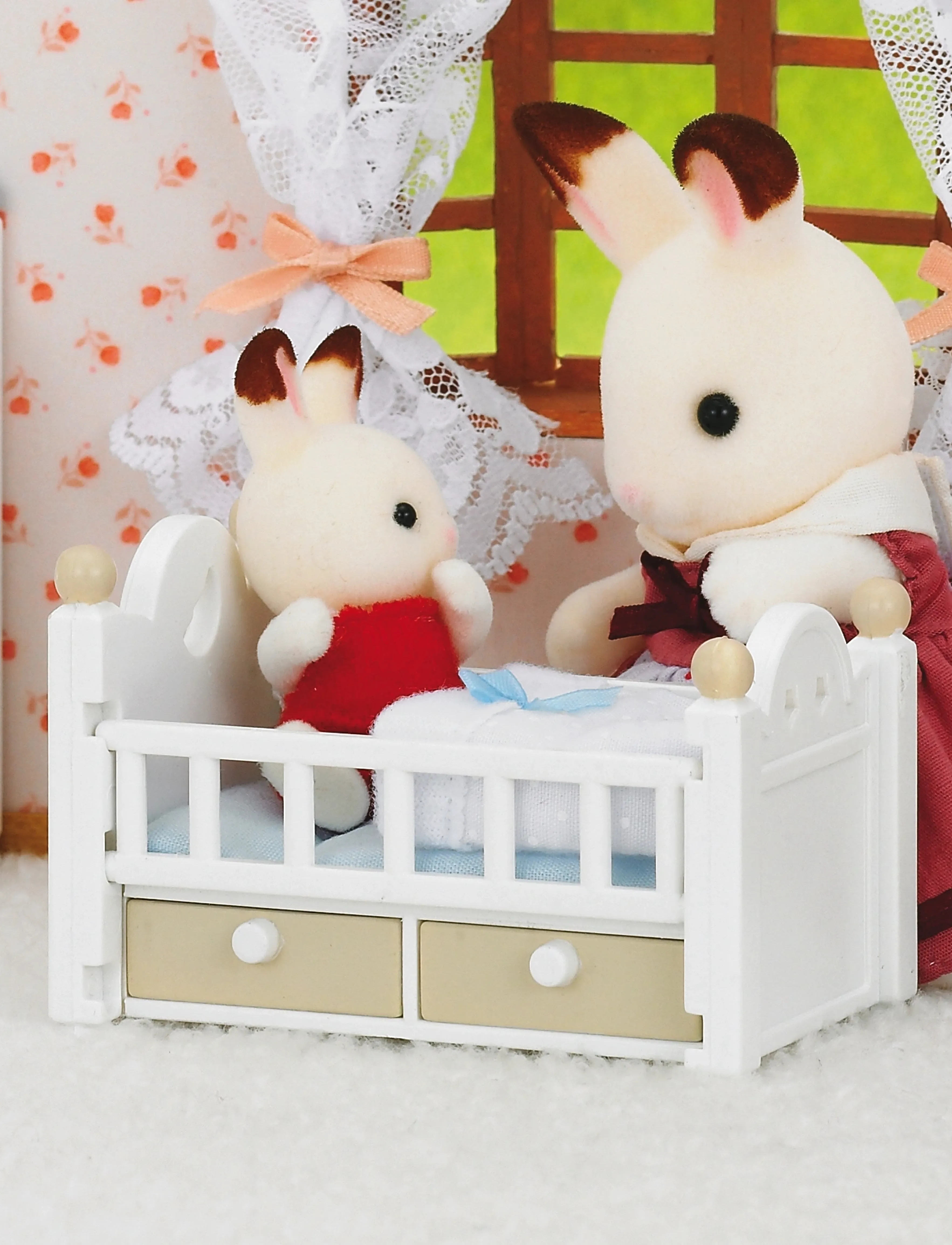Sylvanian families - Chocolate Rabbit Baby Set (Baby Bed) - legesæt - multicolor - 2